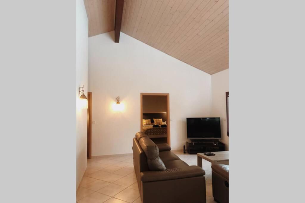 Maison Entiere Au Pied Du Plateau Du Retord 2 Chambres Sdb - Vouvray Ochiaz ภายนอก รูปภาพ