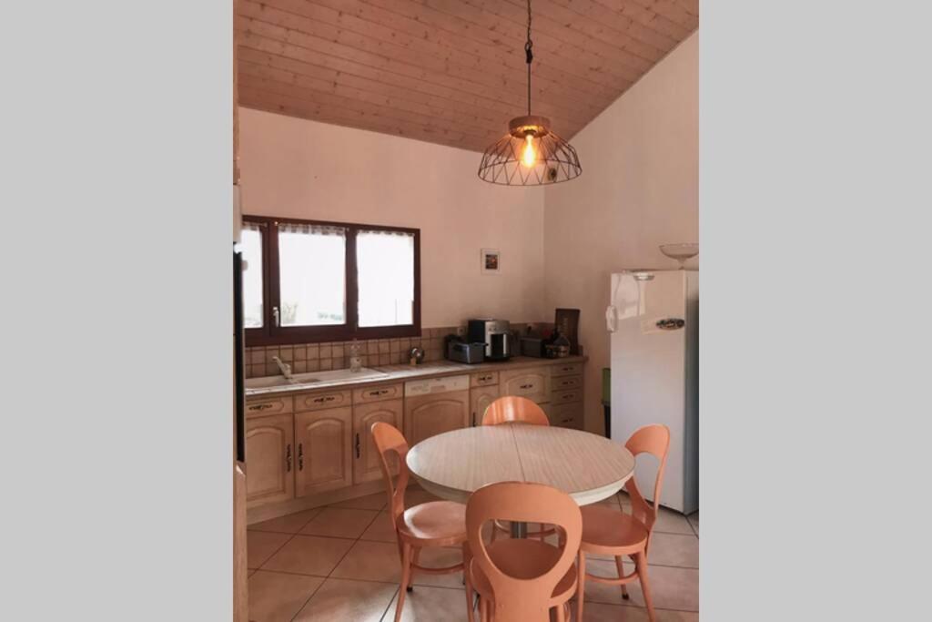 Maison Entiere Au Pied Du Plateau Du Retord 2 Chambres Sdb - Vouvray Ochiaz ภายนอก รูปภาพ