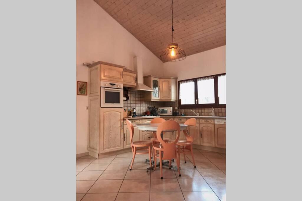 Maison Entiere Au Pied Du Plateau Du Retord 2 Chambres Sdb - Vouvray Ochiaz ภายนอก รูปภาพ